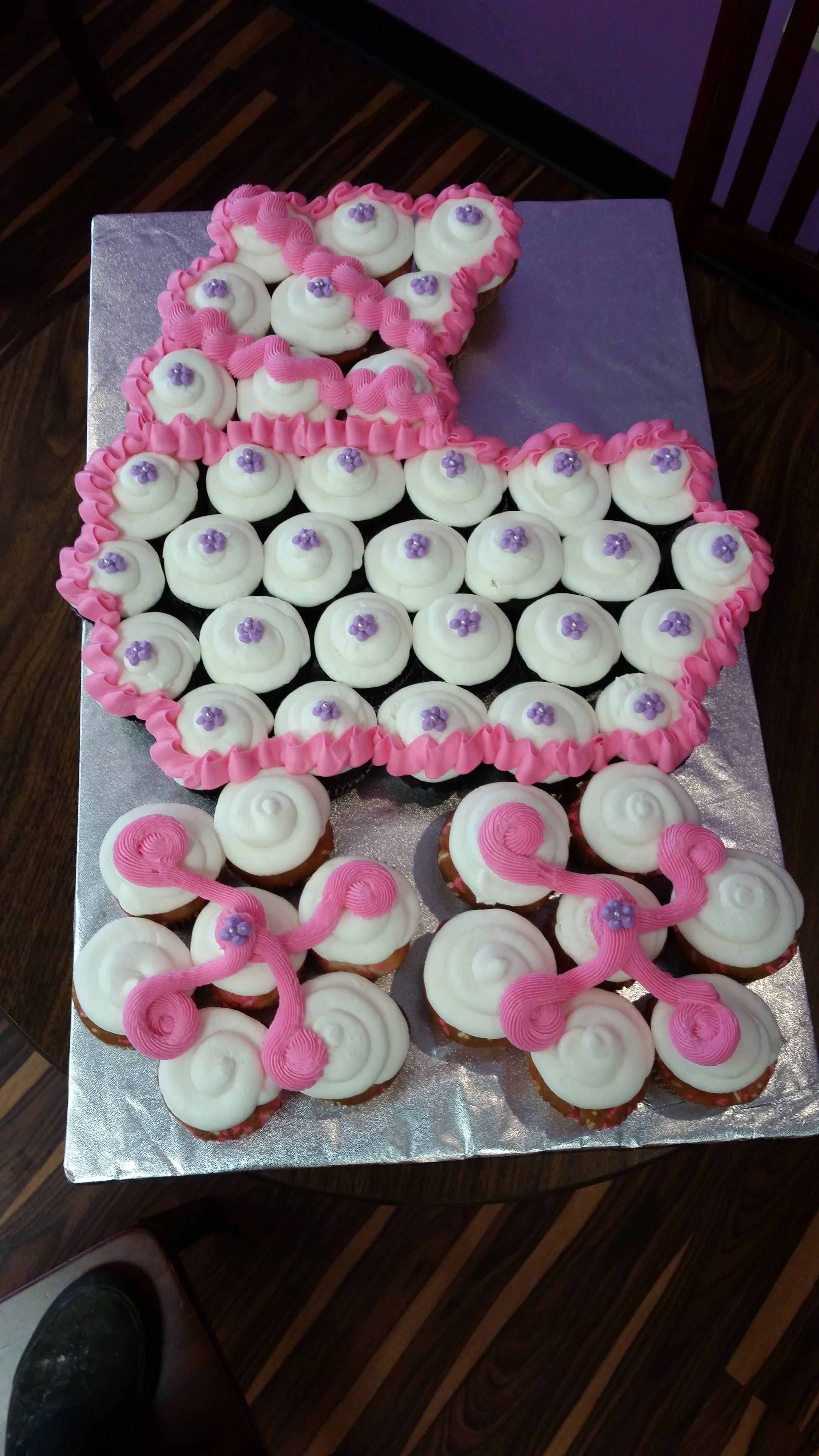 cupcakes in shape of baby carriage